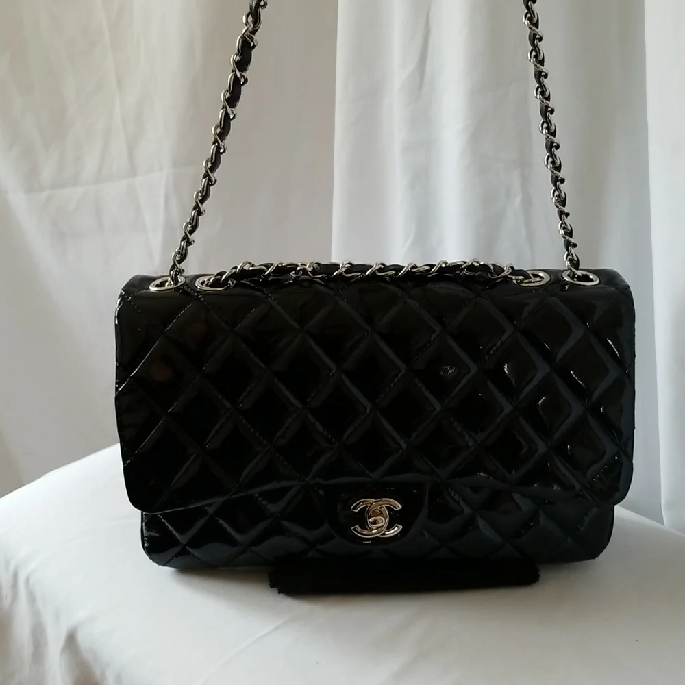 CHANEL Classic Flap Quilted Patent Bag. - Picture 10 of 16